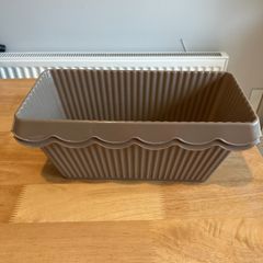 2 Plant pots