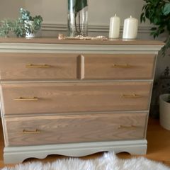 Oak Chest of Drawers