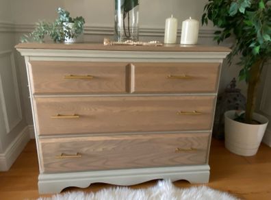 Oak Chest of Drawers