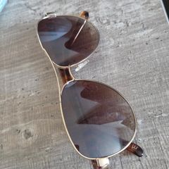 Lovely ELLE sunglasses with brown lenses, gold-tone frame and brown arms. Model WEL71SG03. Pre-owned condition, please see photos for details.
