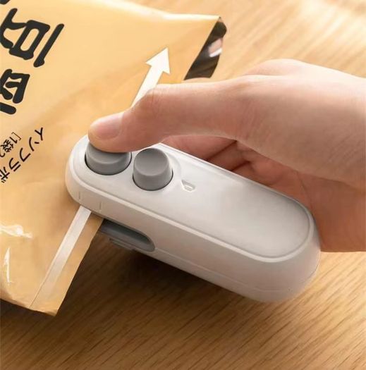 Portable Mini Sealer 2 in 1 Heat Sealer For Snacks Home use rechargeable sealer Vacuum Sealer Snacks plastic bag heat sealer