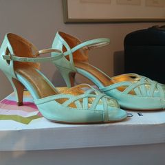 Women's shoes