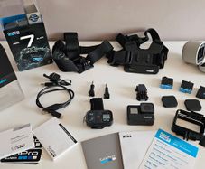 Gopro 7 Hero Black Bundle (Smart Remote, 3 batteries, accessories, etc)