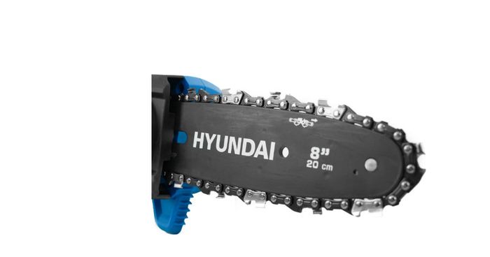 Hyundai 20V Cordless Pole Saw, 2Ah Battery and Charger, Lightweight and Telescopic Chainsaw
