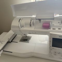 Brother Innov-is 880E Embroidery Sewing Machine  Like New