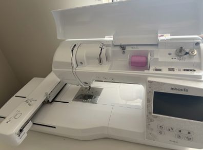 Brother Innov-is 880E Embroidery Sewing Machine  Like New