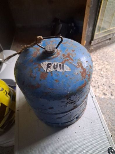 Camping gas bottles full & empty, read ad