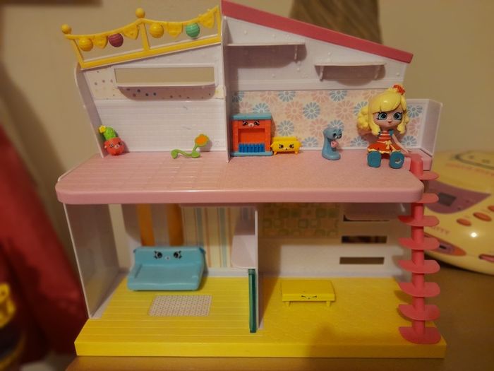 Doll  house  for  chopkin doll