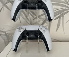2 ps5 controllers