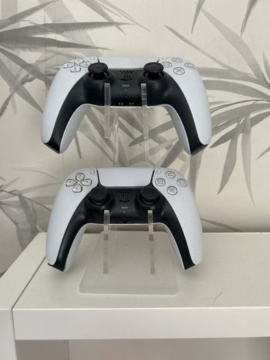 2 ps5 controllers