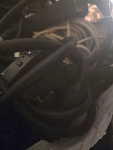 Joblot Electronics: controller, mobile + laptop chargers, laptop batteries, cables, etc