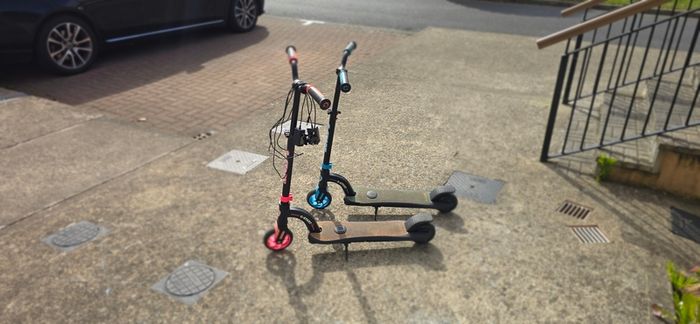 2 kids electric scooters