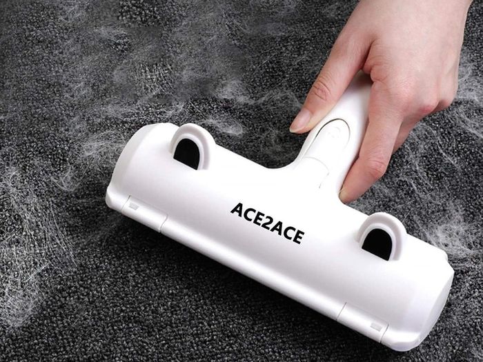 Pet Hair Remover Roller, Reusable Animal Hair Removal Brush for Dogs and Cats, Easy to Clean Fixed Areas Pet Fur from Carpet, Furniture, Rugs, Stairs, bedding and Sofa - White