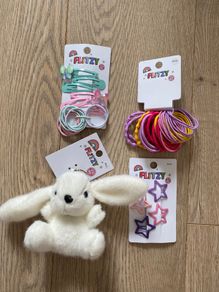 Girl hair accessories or FREE with another 3 adverts