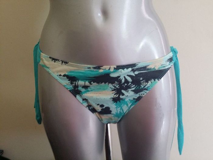 BNWT Ocean Club Hawaii  bottoms size UK16 EUR44 Postage included
