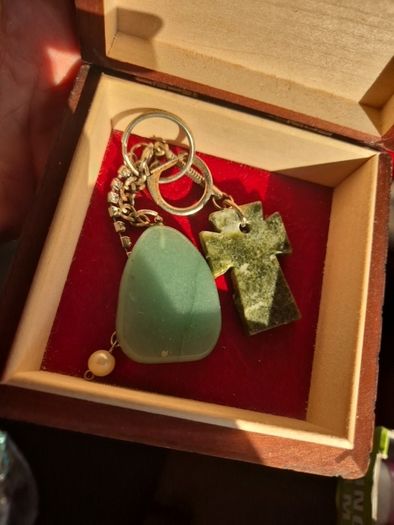 Vintage Irish Keyring with 2 Green Stones