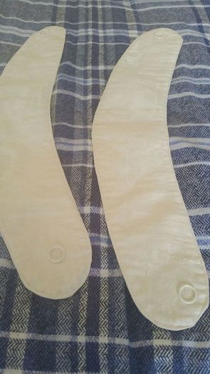 Curtains + tie-back.