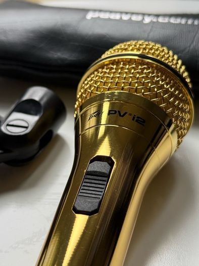 Peavey PVi 2 Gold Dynamic Vocal Microphone with Case & Clip