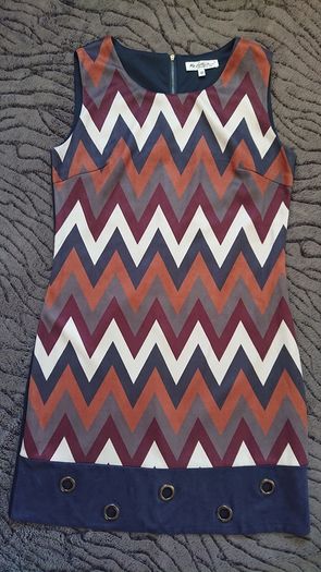 E40 SALE!!!   Designed in Paris Dress. Size 10