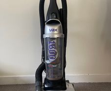 Vax 1600w upright vacuum cleaner