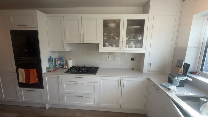 Carpenter Handyman kitchen fitter Flat pack specialist