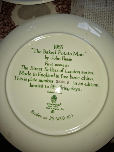 8 Beautiful Old Wedgwood Collectors Decorative Hanging Plates Price is for 1 Postage Available