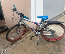 Raleigh bike for sale - great condition