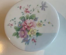 Royal Doulton lidded trinket dish.