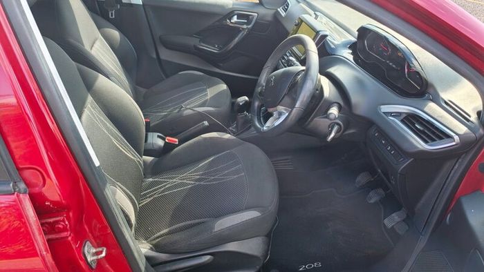 Peugeot 208 2015