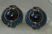 Vintage Avon Gold Tone Earrings