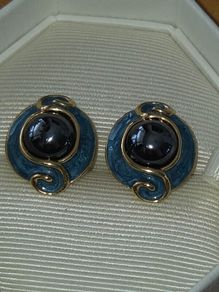 Vintage Avon Gold Tone Earrings