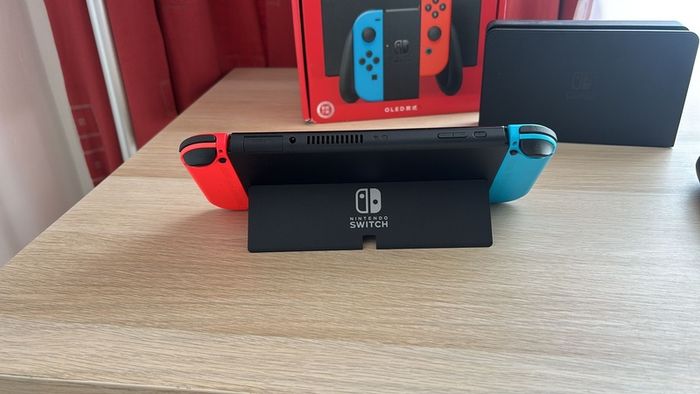 Nintendo Switch OLED (Neon Blue/Red) + Mario Kart 8 Deluxe + Super Mario Bros. W