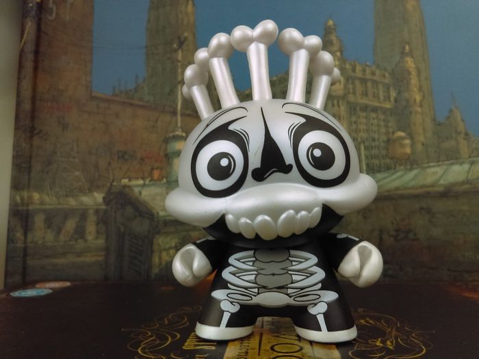 Kidrobot Dunny Flesh and Bones Skeleton ! by Scribe Artist ! from Merdivale Series ! 1/16 Ratio ! Vinyl Figure !