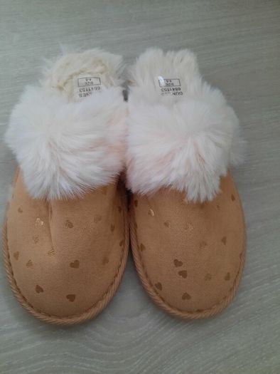 brand new Slippers size 4-5