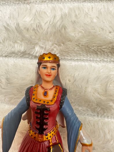 2009 Papo Medevil Queen approx. 9 cm. Used Please see photos