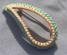 Stamped A595 1950s vintage brooch, no damage. D18 POST 3e