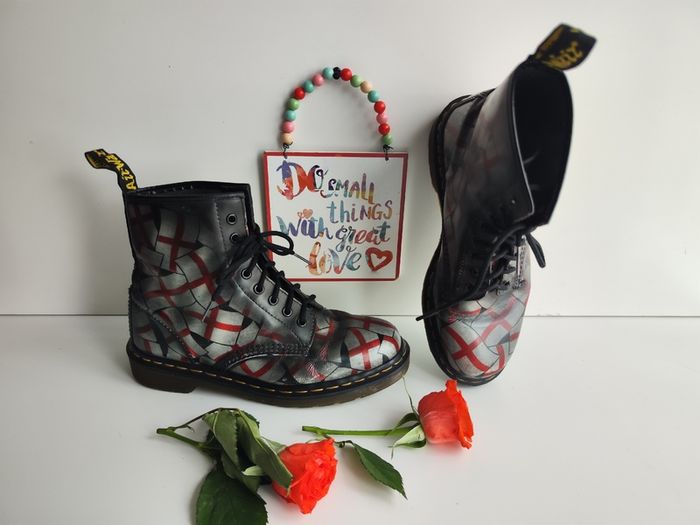 Dr Martens Union Jack 1460 8 eye black red leather boots England uk7