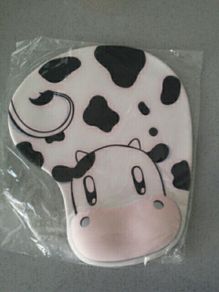 Childs mouse pad with gel wrist support