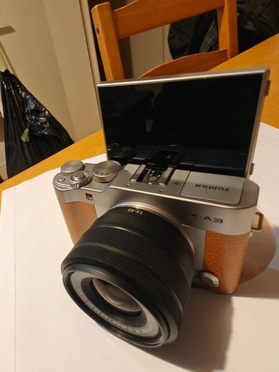 Fujifilm X-A3 with Fuji XC 15-45mm Lens and extra battery