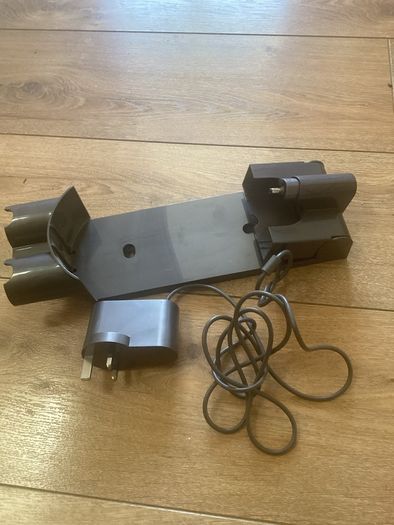 Dyson V7 V8  Charger  Station  And Wal Support