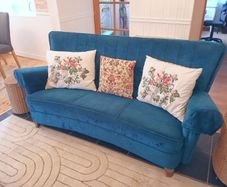 Top conditon 3-seater sofa couch teal velvet 72inches