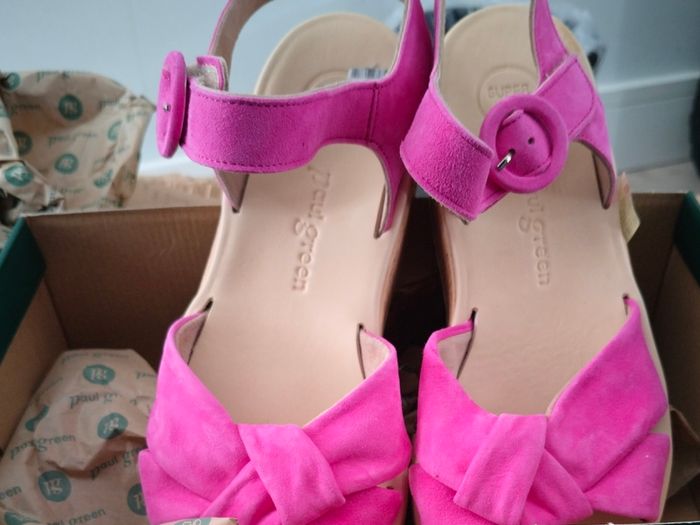 Paul Green sandals, size 39 (EU)/6 UK, fuchsia pink suede