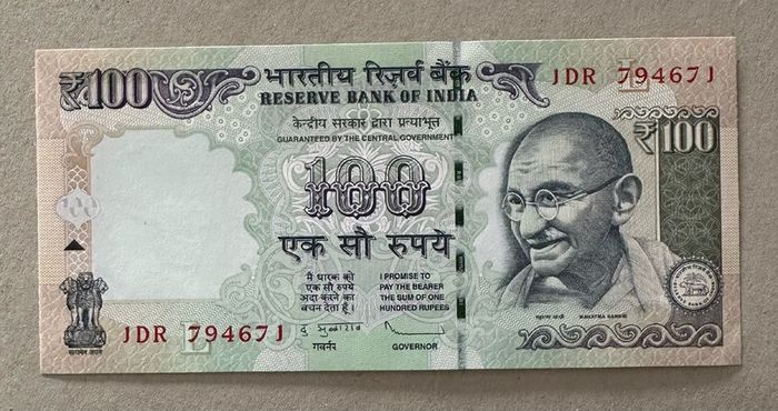 India 100 Rupee 2013 Banknote