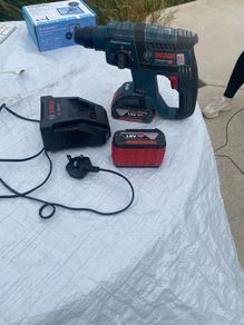 bosch sds and 2 batteries