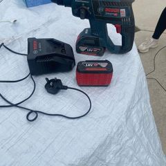 bosch sds and 2 batteries