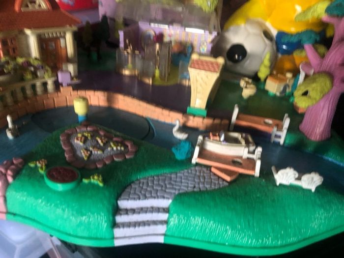 Price drop!! Polly Pocket Village Boutique House Park Playground Lake Bluebird Toys UK 1996