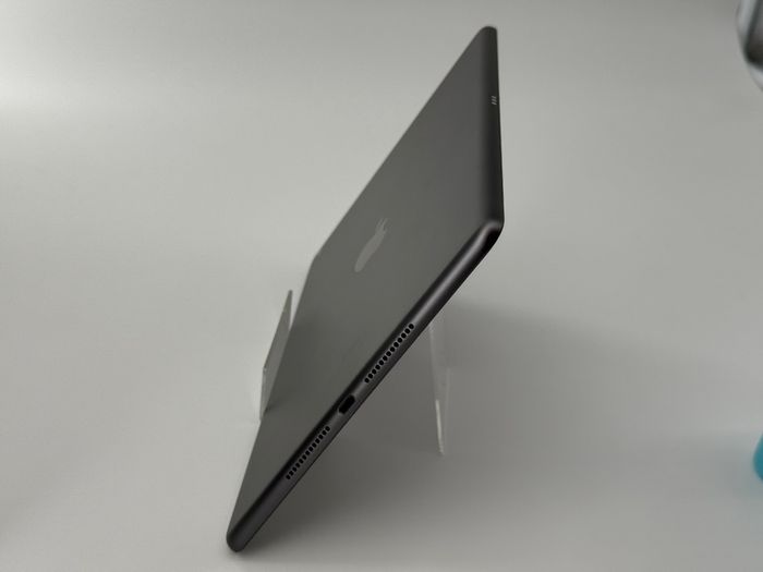 iPad 8th gen 32GB 10.2" Mint