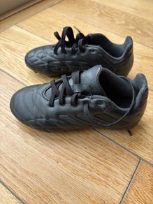 kids football boots
