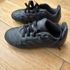 kids football boots
