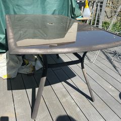 outdoor dining table